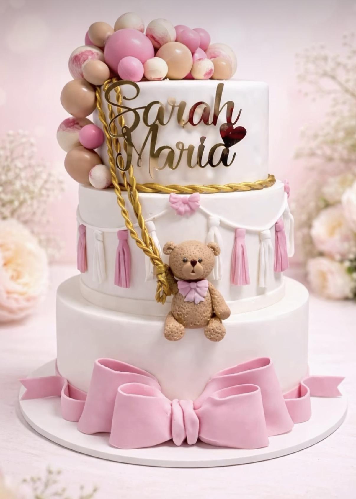 Tort de botez cu ursuleț modelat manual — Adriana Sweet Events